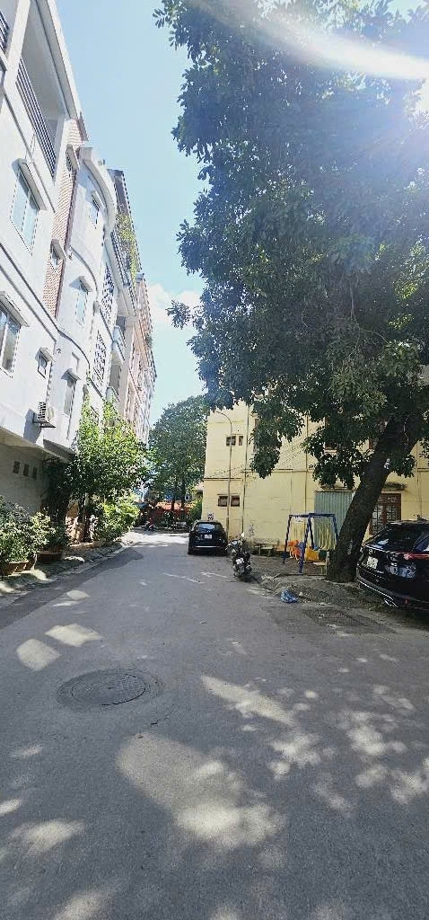 Bán nhanh nhà đẹp KĐT Văn Quán - Trước nhà là sân chơi cực thoáng đỗ ô tô cả ngày