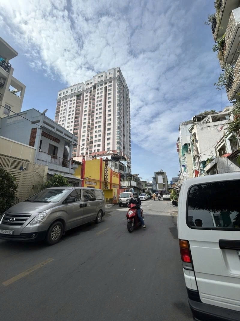 Bán nhàTòa nhà 8 Tầng Mặt tiền Cao Đạt - giao Trần Bình Trọng 9x15m sổ A4 chỉ 48 tỷ