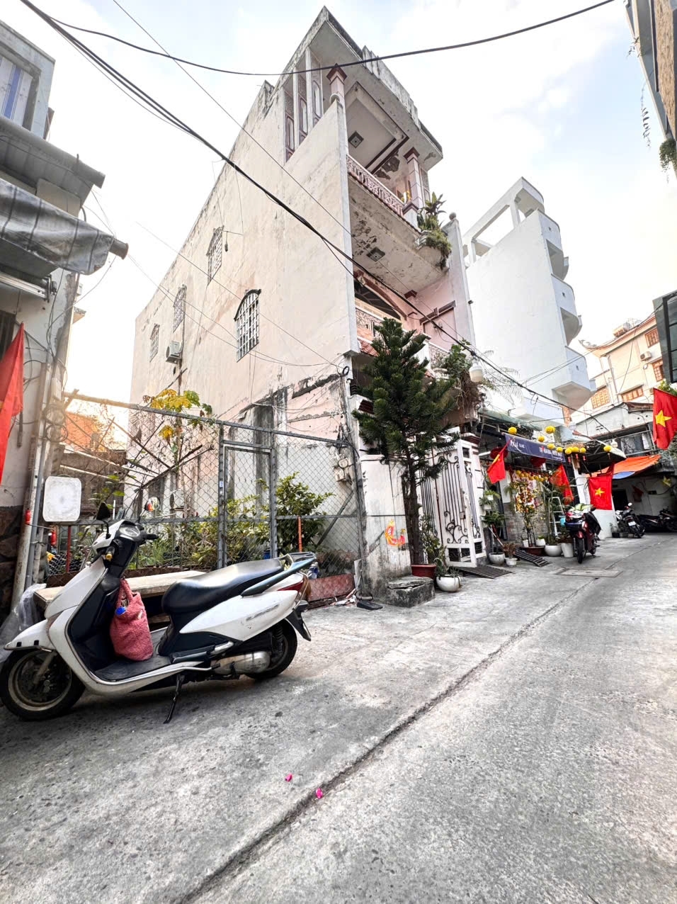 BÁN QUỸ ĐẤT LỚN 79M2 NGANG 5M*17M VUÔNG ĐẸP - MẶT TIỀN HXH Đ.LÝ CHÍNH THẮNG THÔNG HOÀNG SA QUẬN 3 -