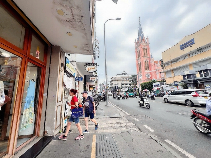 BÁN QUỸ ĐẤT SIÊU HIẾM - MT HỤT Đ.HAI BÀ TRƯNG P.TÂN ĐỊNH QUẬN 1 - NGANG 5M NỞ HẬU 7M * 32M VUÔNG