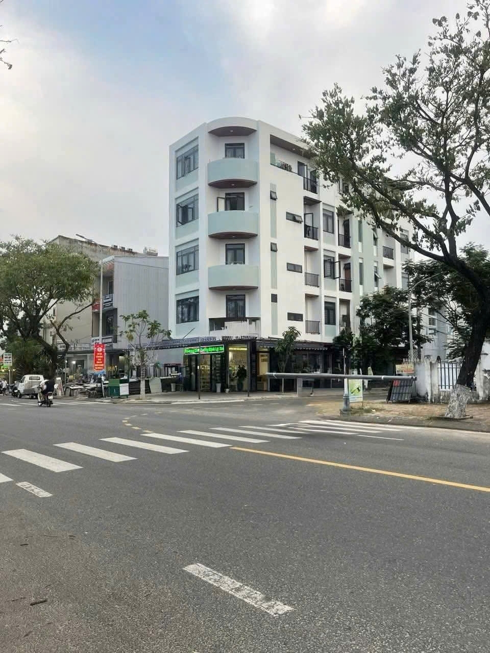 Bán Tòa căn hộ 5 tầng nằm trên LÔ GỐC 2 mặt tiền đường 15m Hòa Minh  Liên Chiểu Đà Nẵng.