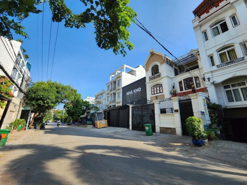 BÁN TÒA NHÀ 215B5 NGUYỄN VĂN HƯỞNG, P. THẢO ĐIỀN, QUẬN 2 – VỊ TRÍ ĐẸP, KHAI THÁC ỔN ĐỊNH