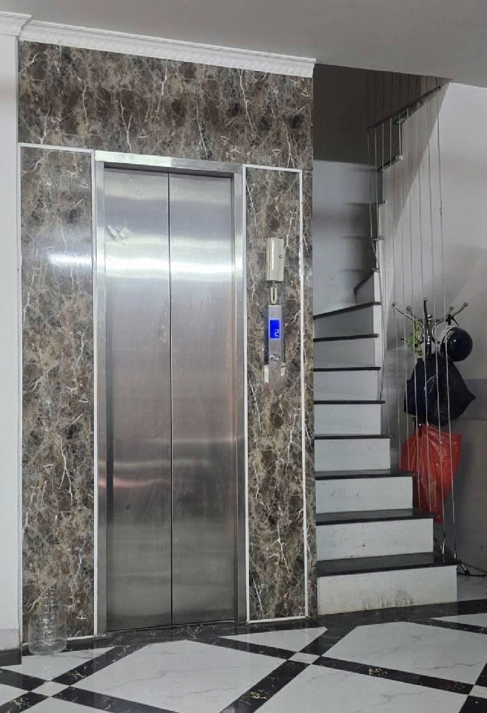 Bán tòa nhà 7 tầng - Hoàng Hoa Thám Ba Đình - Thang máy- Diện tích 30m2 - Giá chào 8.5 tỷ