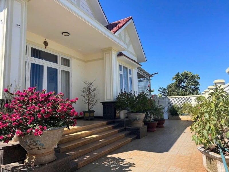 Bán villa sân vườn 1038 m2 - thị trấn liên nghĩa đức trọng lâm đồng  giá 11 Tỷ