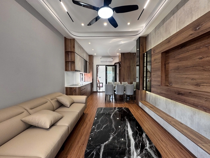 Bất động sản Ngọc Thụy Long Biên: Nhà 7 tầng có thang máy