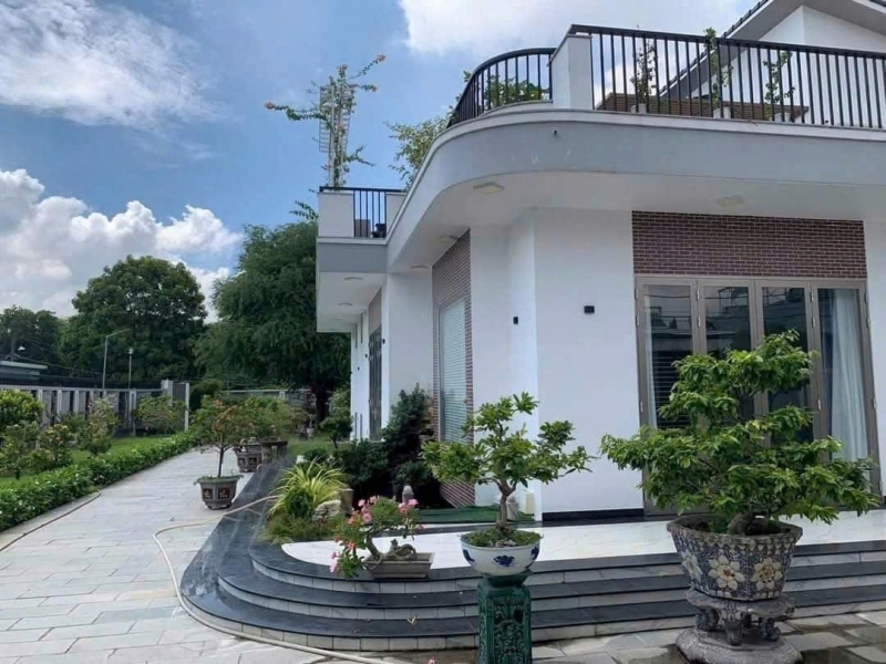 BIỆT THỰ GÓC 2 MT – THỚI TAM THÔN HÓC MÔN – CHỦ NGỘP RA GẤP