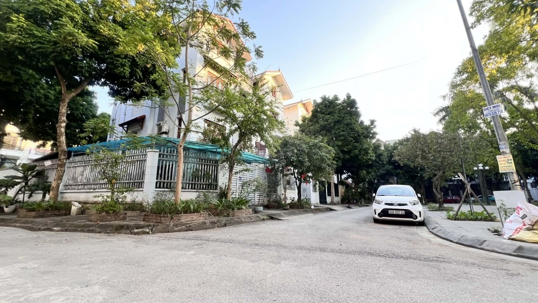 biệt thự lô góc Việt Hưng vỉa hè rộng ôtô tránh view công viên cây xanh