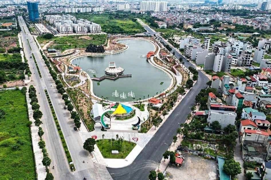 biệt thự sân vườn Ngọc Thuỵ 200m x 4 tầng mặt tiền 12.5m 3 thoáng ngõ thông ôtô để trong sân