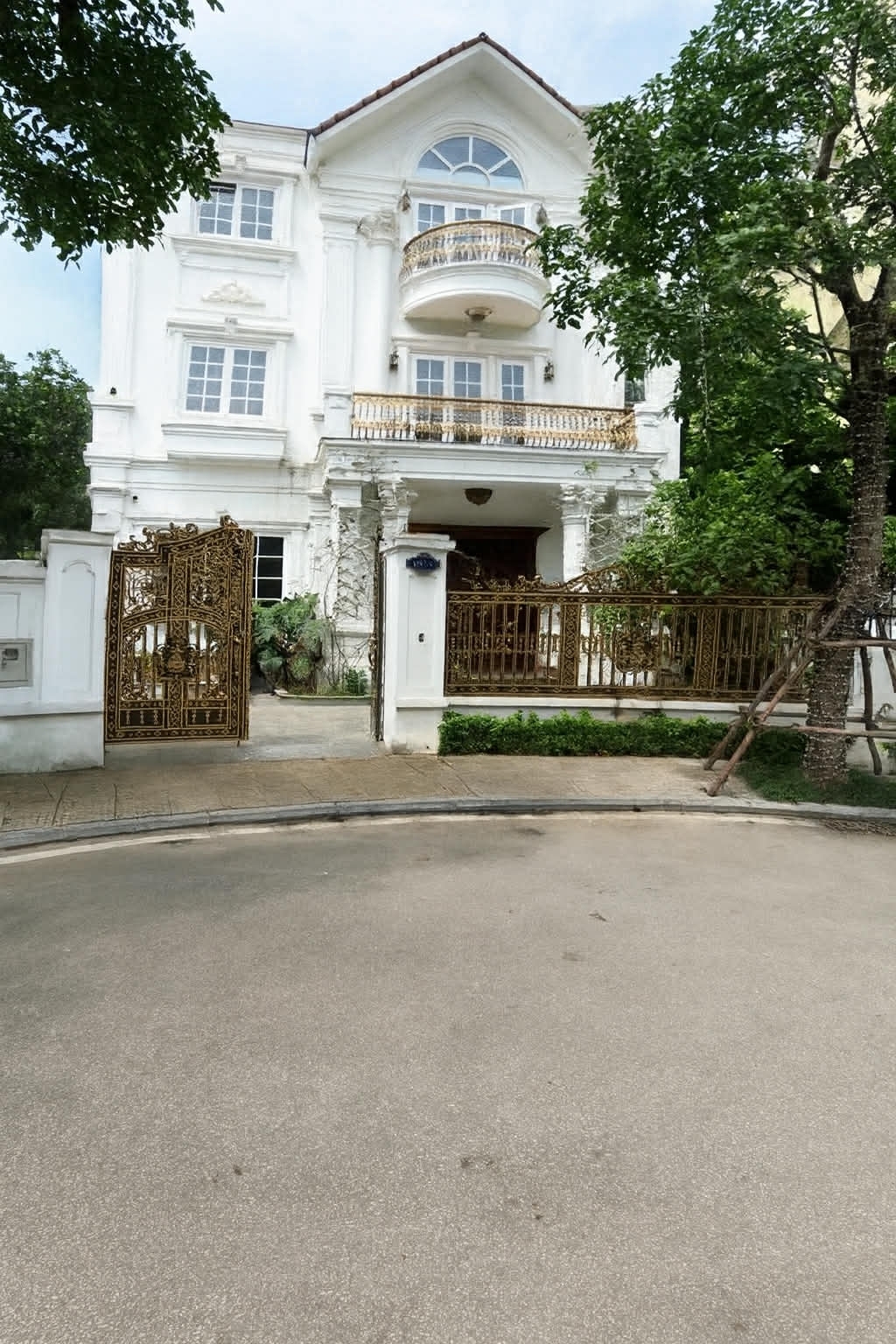 Biệt thự thượng lưu Vinhomes Riverside 206m x 4tầng mặt tiền 15m nội thất cao cấp an ninh tuyệt đối