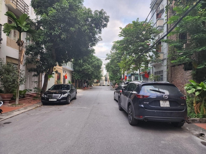 biệt thự xây thô Bồ Đề 80m x 6tầng MT 8.2m vỉa hè mặt đường 10m ôtô dừng đỗ ngày đêm