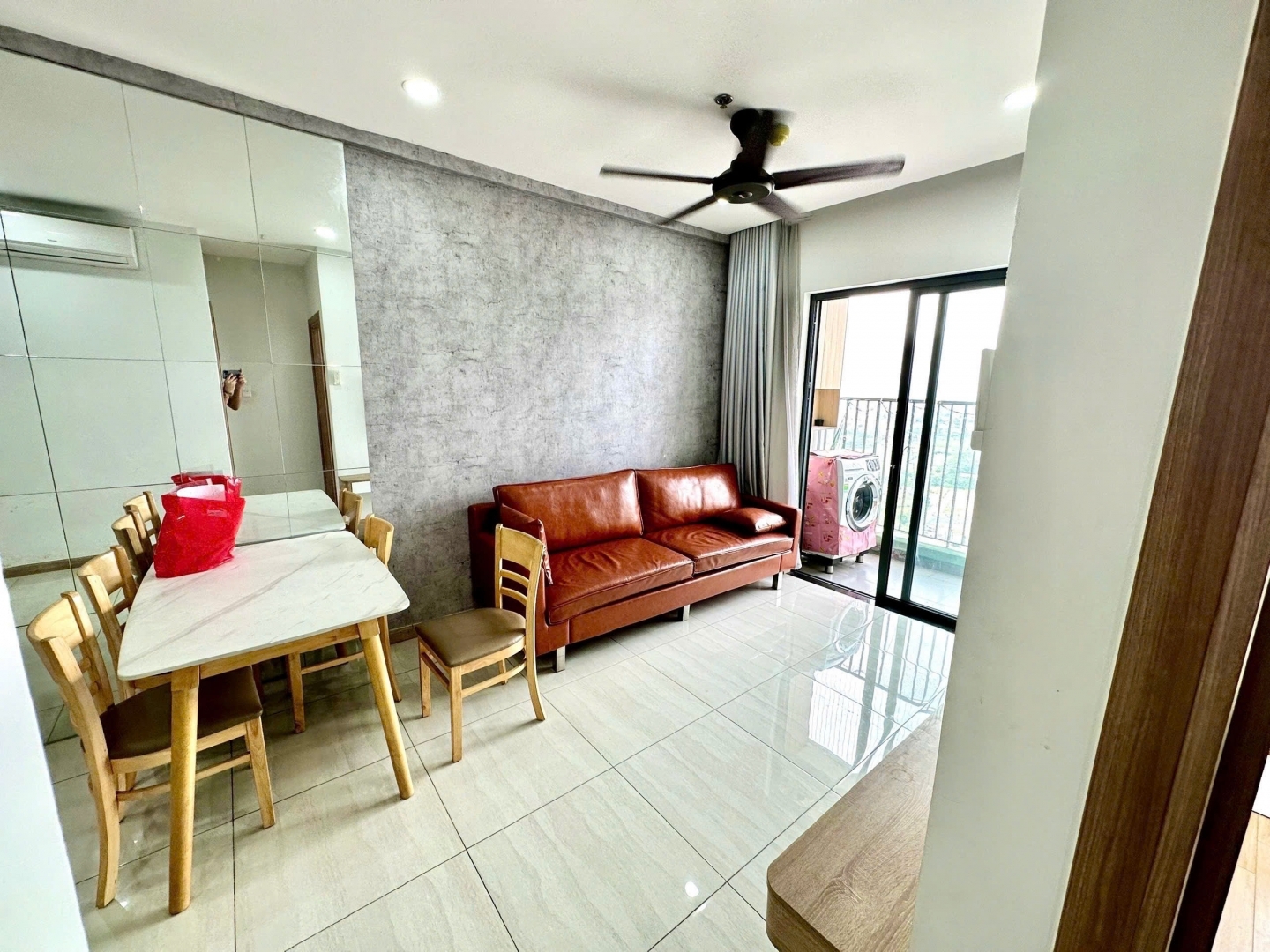 Bình Dương ! Mình chính chủ cần bán căn hộ B21.20 full nội thất và thiết bị. Tel : 0917789279 (