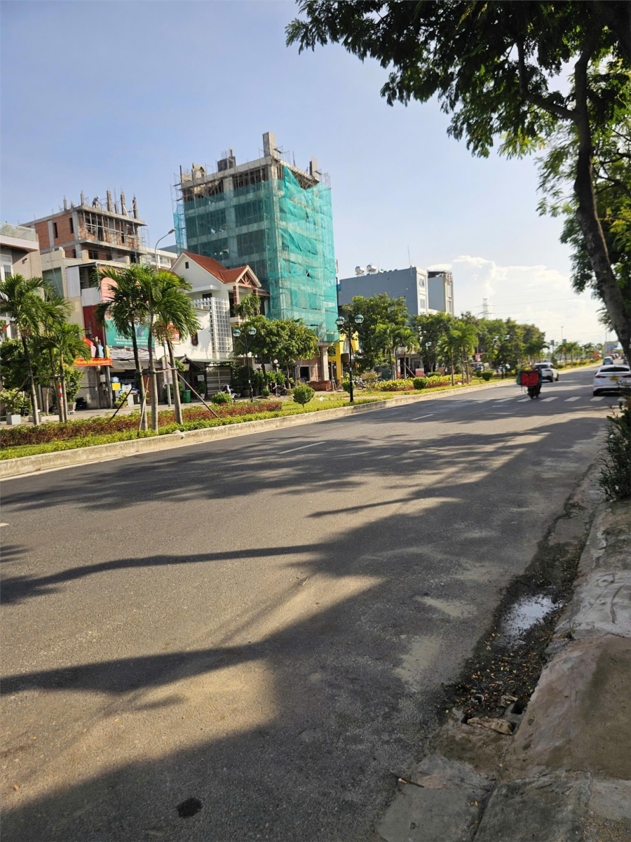 Cần bán đất đường hồ xuân hương dt 265m2 ngang 10m gần biển mỹ khê