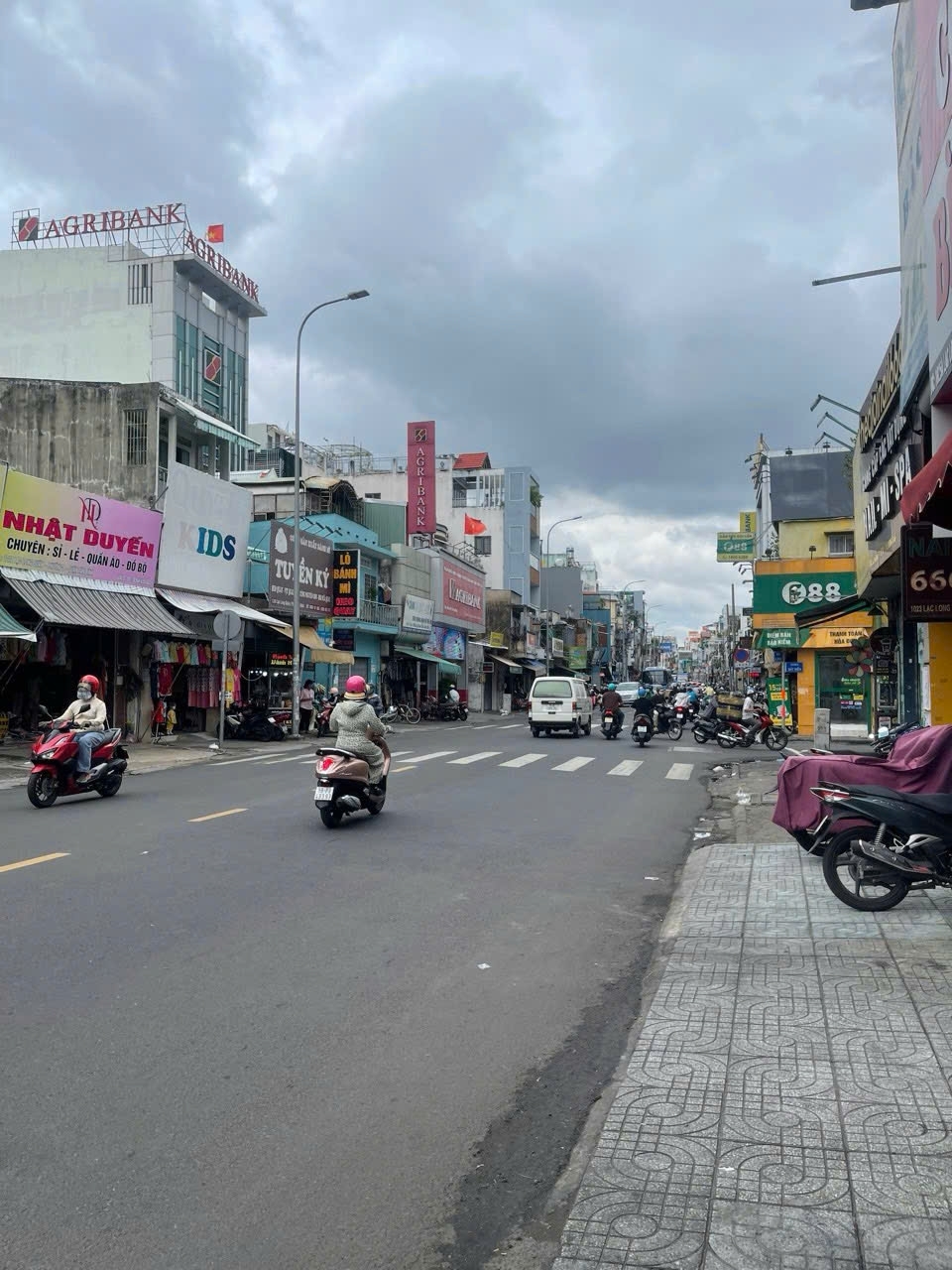 Cần Bán Hoặc cho Thuê Nhà Mặt Tiền  Tại Lạc Long Quân P8 Tân Bình