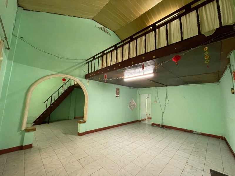 CẦN BÁN NHÀ MẶT TIỀN Diện tích: 102m² Giá bán: 11.8 tỷ (có thương lượng) mọi thông tin chi tiết