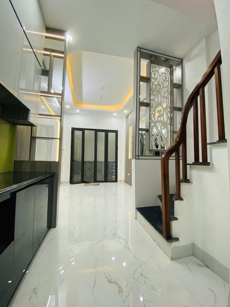 CẦN BÁN NHÀ TRƯỚC TẾT 2025 . 30M 5 TÂNG NHÀ CẦU GIẤY . CHỈ VIỆC XÁCH VALI VỀ Ở