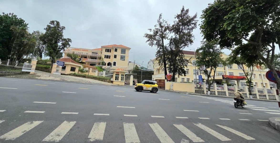 Cần Bán Nhanh Nhà 4 tầng 19 phòng - Ngay Mặt Tiền đường Trần Phú và Chu Văn An Đà Lạt 45 tỷ