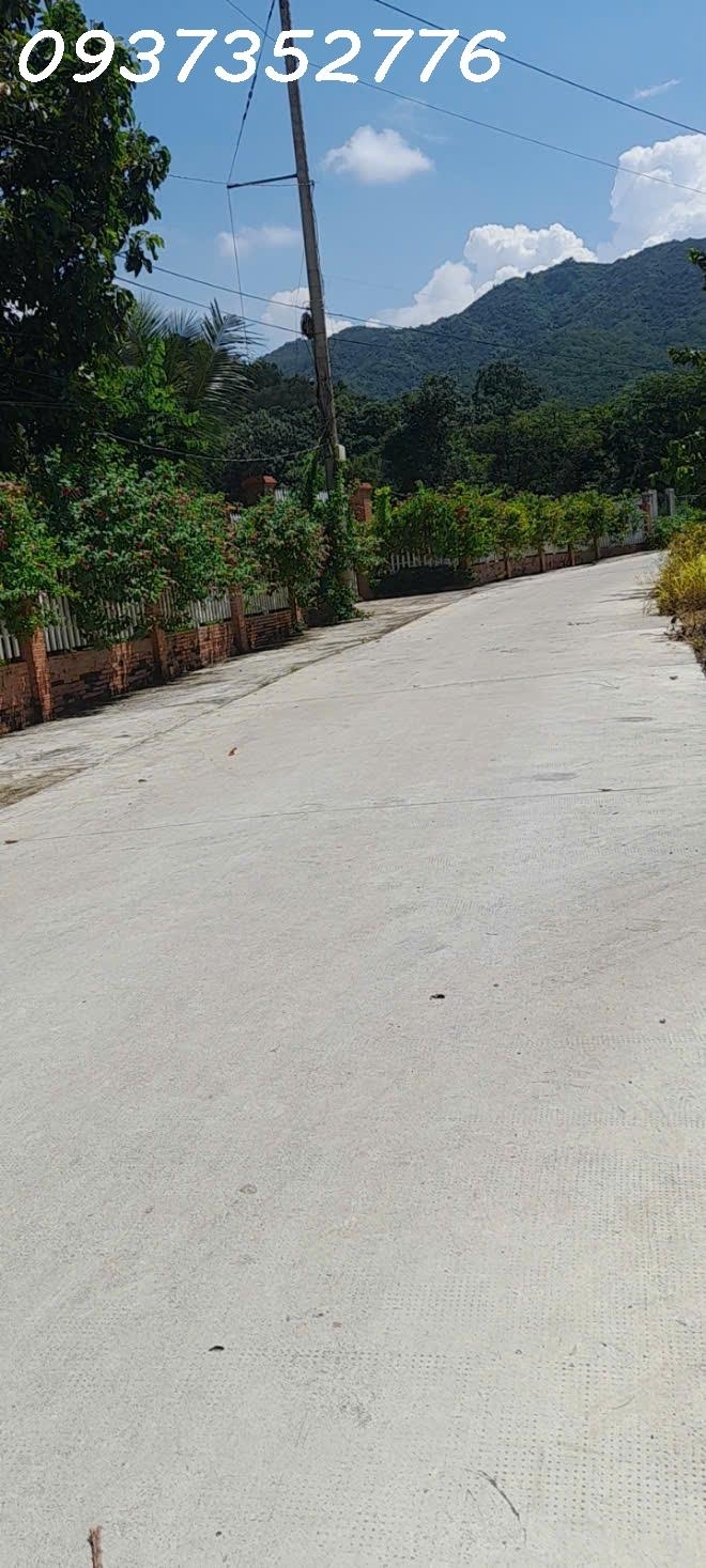 Cần bán siêu phẩm đất thổ cư 13.000m2 ngay tại trung tâm xã Châu Pha  có suối bao quanh