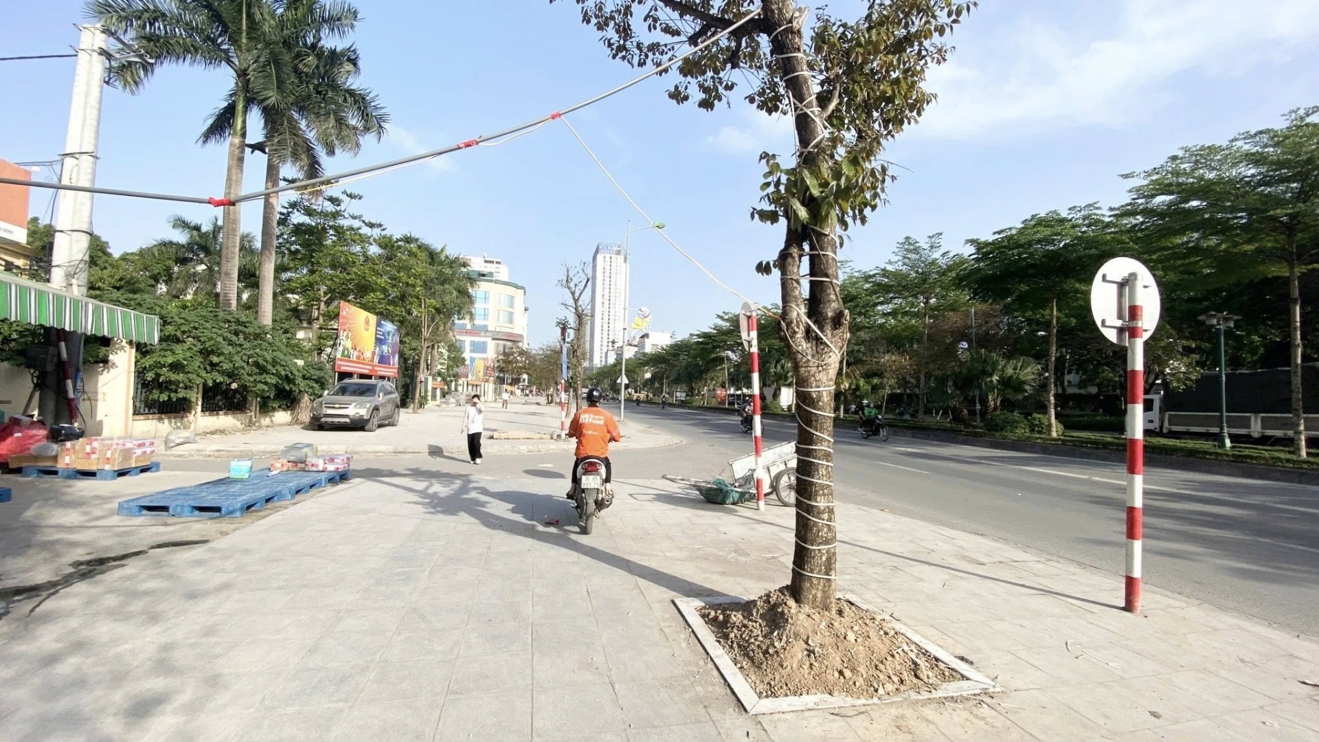 Cần bay nhanh nhà MẶT PHỐ Lê Trọng Tấn- 120m 3 tầng-VỈA HÈ 7m-21.5 tỷ ( có tl) đối diện KĐT Park