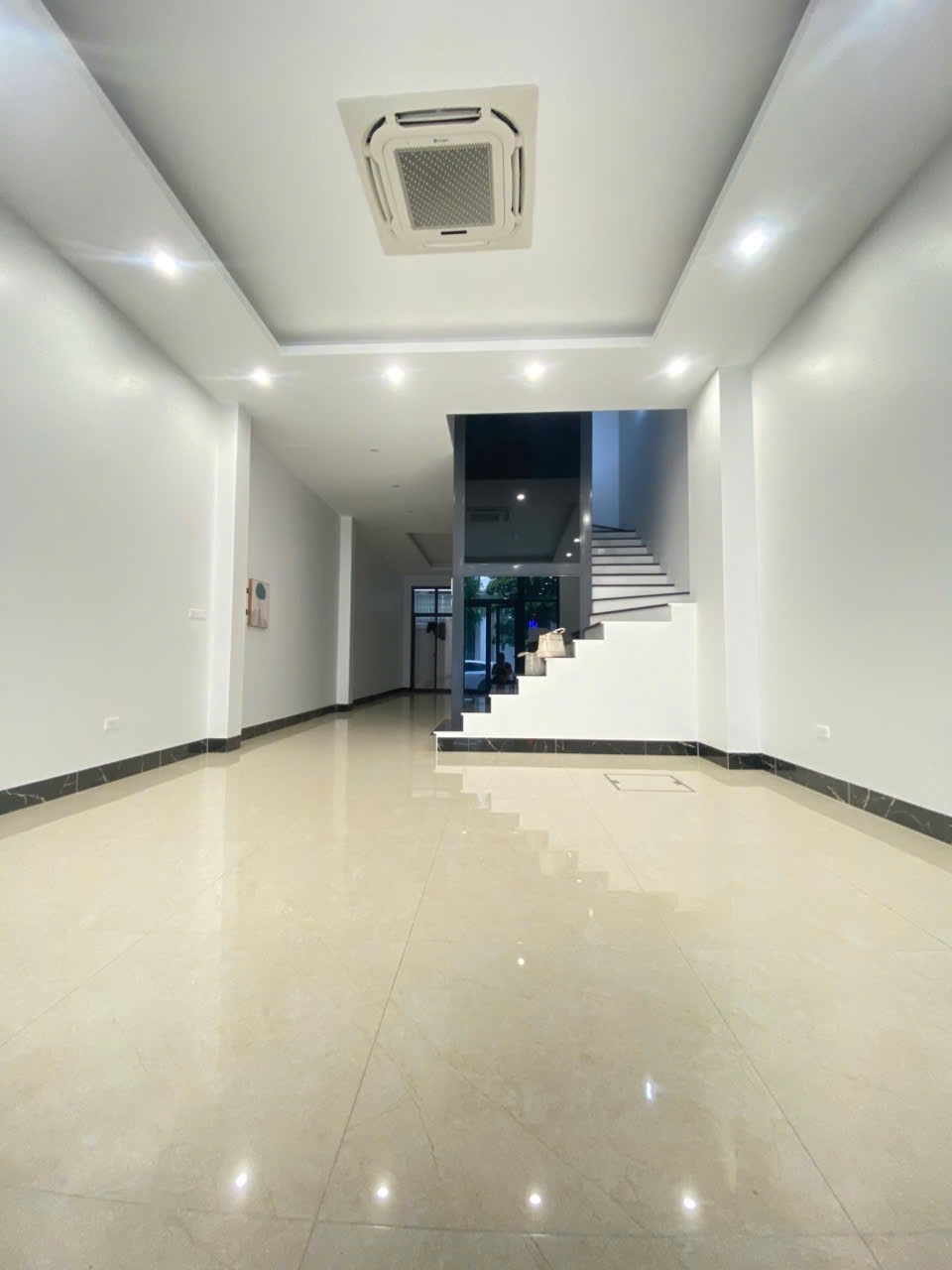 Cần cho thuê nhà Liền Kề khu Đô Thị Louis 110m x 5 tầng Thang máy 40tr/th