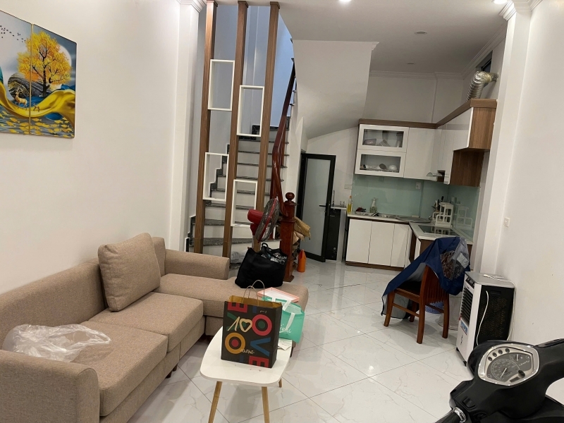 Cần cho thuê nhà nguyên căn ngõ 96 Đại Từ 35m2 x 5 tầng 3 ngủ khép kín 12 triệu/tháng