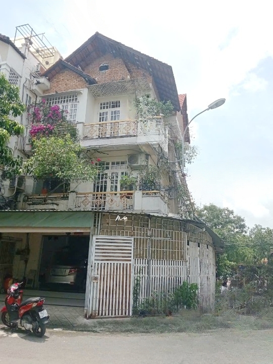 Căn góc 2 mặt tiền đường Số 5 KDC Bình Hưng ngay bx Q8