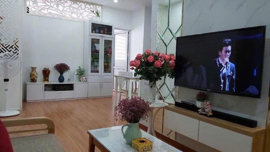 Căn hộ chung cư sổ đỏ toà - Vinaconex mặt đường Nguyễn Xiển - quận Hoàng Mai 60m2 2 ngủ giá chỉ 3.9