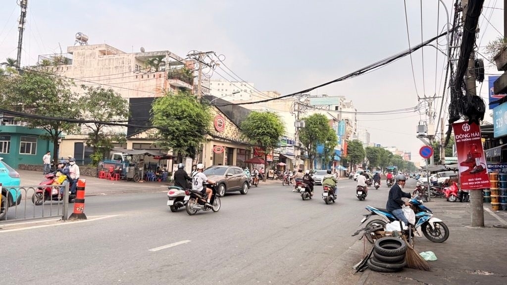 CĂN NHÀ MẶT PHỐ MƠ ƯỚC TRÊN ĐƯỜNG  CÁCH MẠNG THÁNG 8 QUẬN 3 GIÁ TỐT DIỆN TÍCH 300M2 SỔ HỒNG CHÍNH