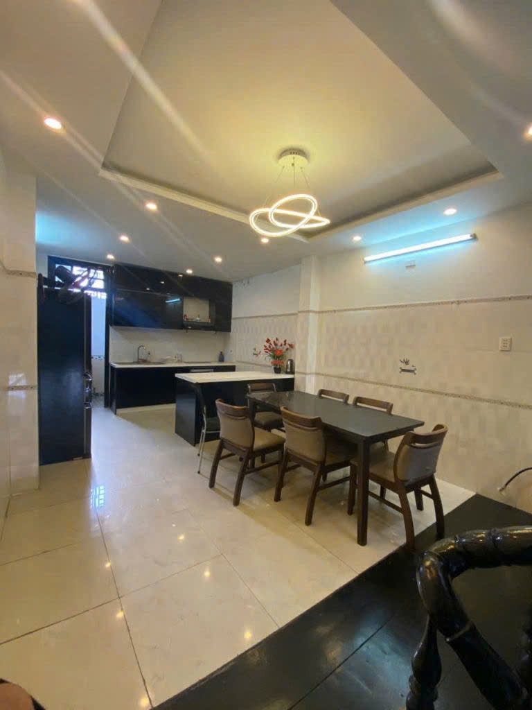 CẦN NHÀ MẶT TIỀN NGÔ QUYỀN – 3 TẦNG – SƠN TRÀ - ĐÀ NẴNG - VỊ TRÍ ĐẮC ĐỊA PHÙ HỢP Ở HOẶC KINH DOANH