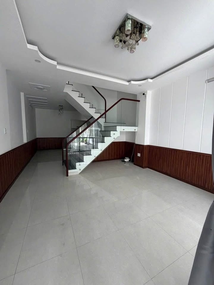 CẦN TIỀN BÁN CĂN NHÀ ĐƯỜNG OTO (ĐẬU SÂN) P.XUÂN HƯƠNG ( P4 CŨ) ĐÀ LẠT Giá Bán 6.4 Tỷ