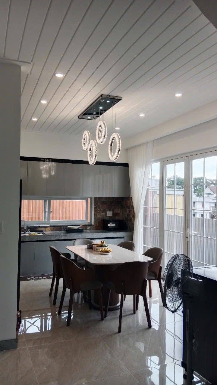 Cần Tiền Bán Căn Villa Đẹp Đà Lạt đường Nam Hồ Đà Lạt 200m2 Giá chỉ 11.5 tỷ