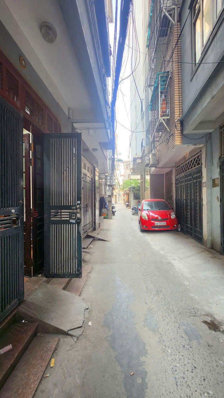 CC cần cho thuê nhà ngõ Nguyễn Khang 30m2 x 4 tầng 3 ngủ 12 triệu