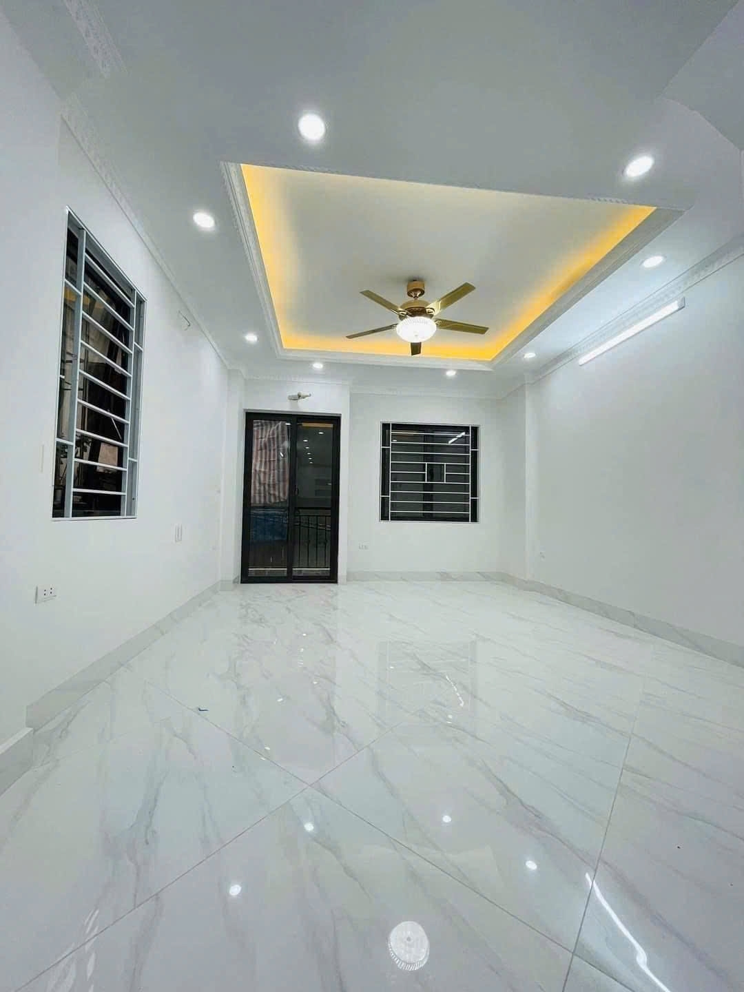 CC cần cho thuê nhà Trương Định 5 tầng x 45m2 4 ngủ 4 vệ sinh 18 Triệu/tháng