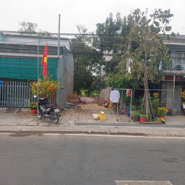 CHÍNH CHỦ BÁN GẤP LÔ ĐẤT MẶT TIỀN ĐƯỜNG NHỰA 2 LÀN ĐƯỜNG HÙNG VƯƠNG