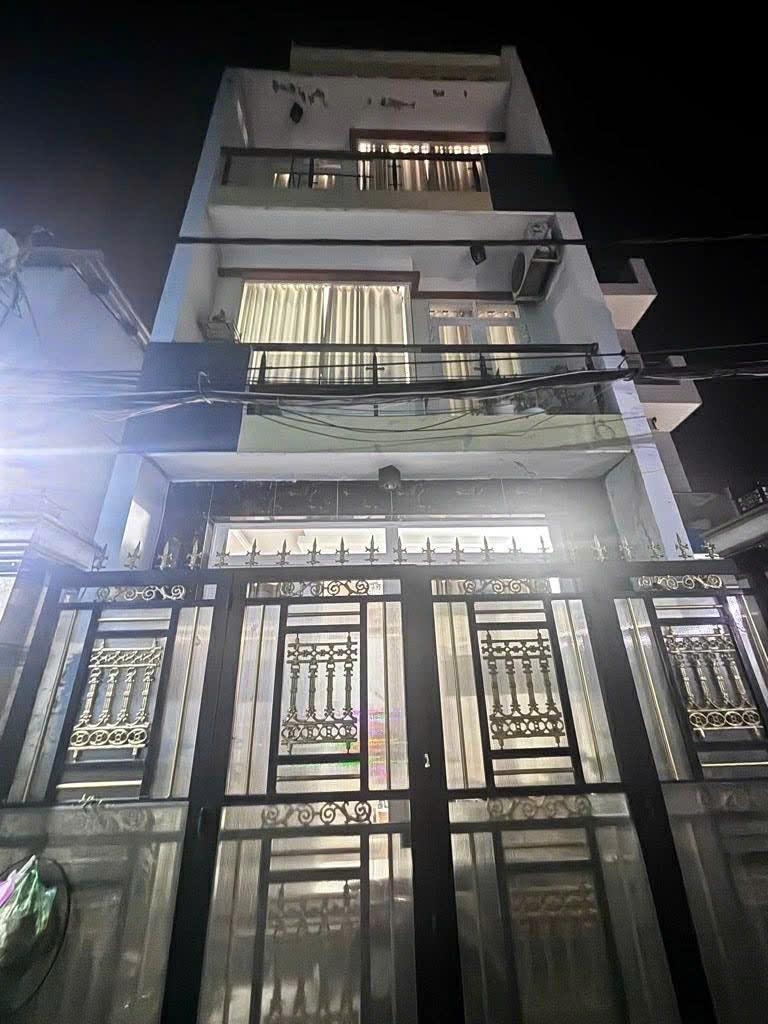 chính chủ cần bán nhà đường HUỲNH TẤN PHÁT .phường PHÚ THUẬN  QUẬN 7