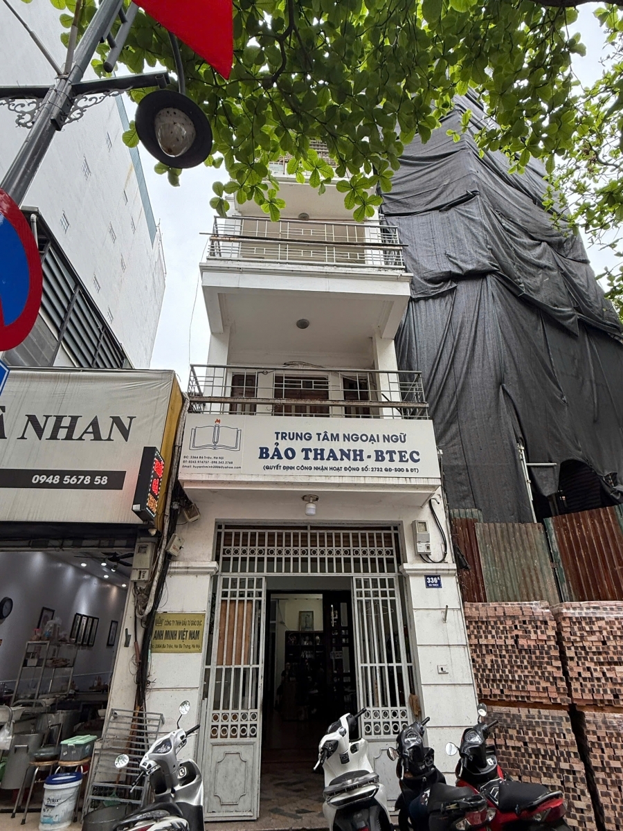 Chính chủ cho thuê nguyên căn sát góc hướng Đông mặt phố Bà Triệu Q.Hai Bà Trưng Hà Nội.