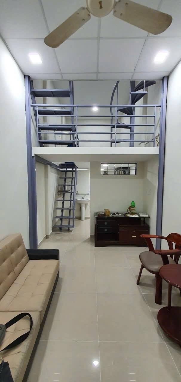 Chính chủ  cho  thuê nhà nguyên căn  mới 1 lửng1 lầusạch sẽ thoáng mát.