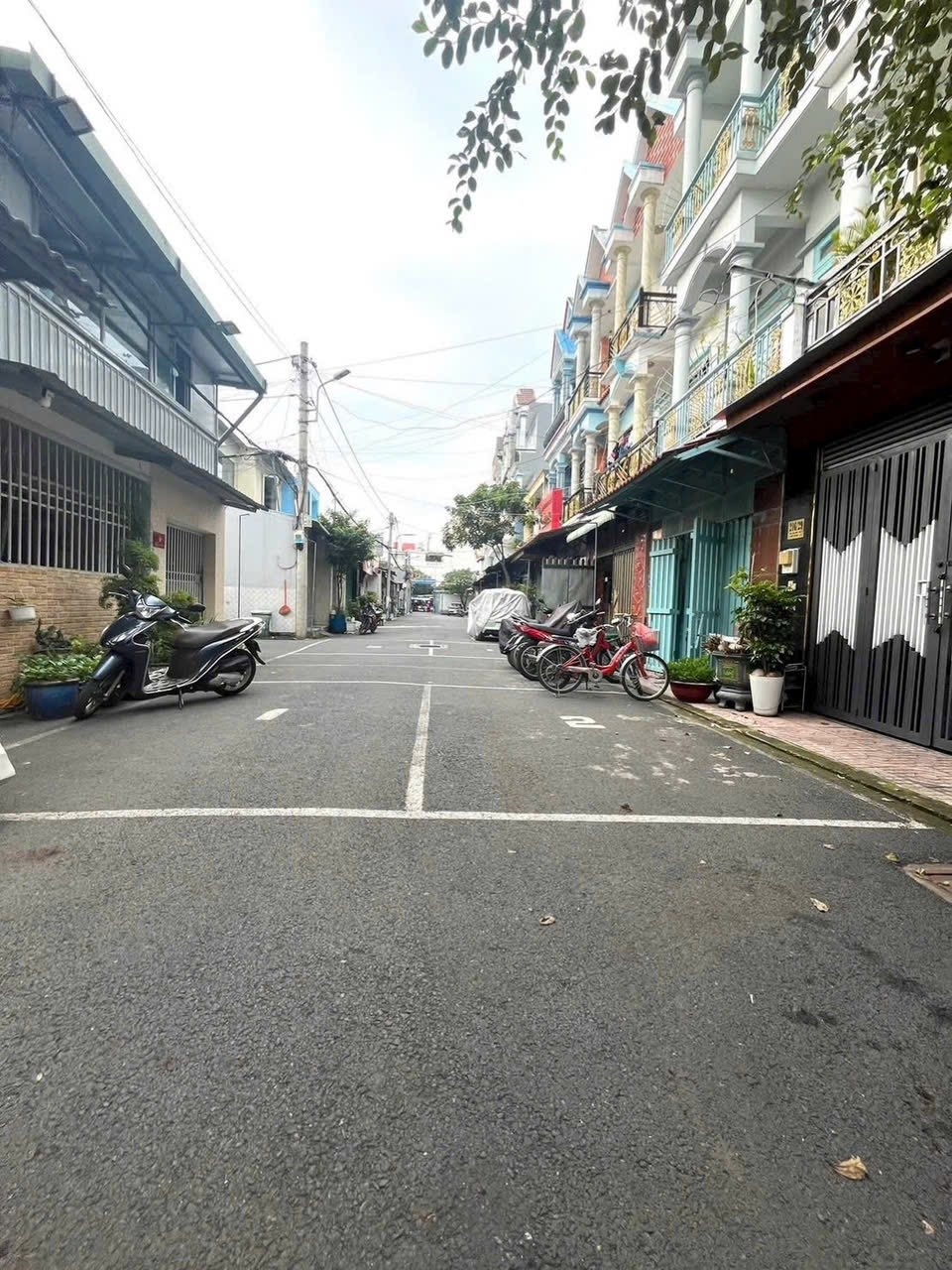 CHÍNH CHỦ GỬI NHÀ 4 TẦNG ĐƯỜNG TRƯỚC NHÀ 8M  GẦN CHỢ ĐÔNG QUANG BÙI VĂN NGỮ HIỆP THÀNH Q12