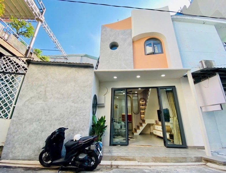 Chính chủ kẹt tiền cần bán gấp nhà 1 trệt 1 lầu giá yêu thương ngay định hoà TP. Thủ Dầu Một
