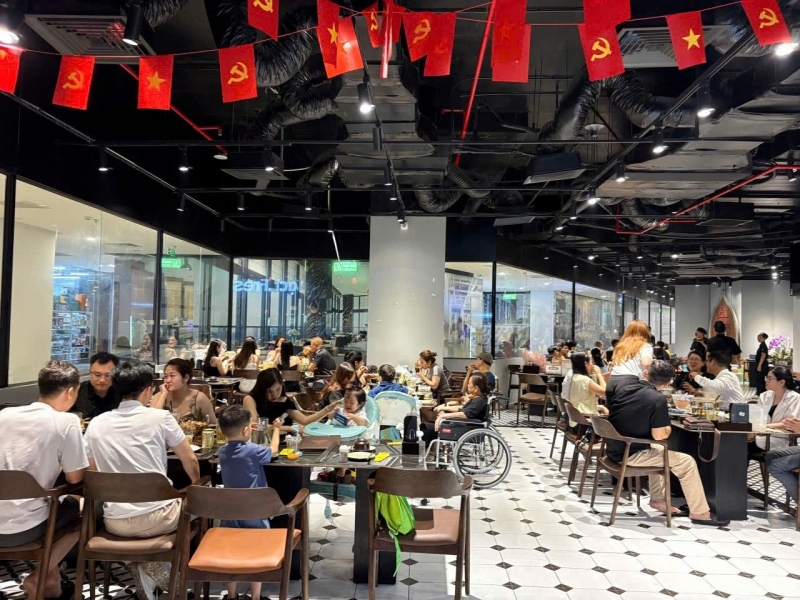 CHÍNH CHỦ SANG NHƯỢNG GẤP – MẶT BẰNG NHÀ HÀNG 3 MẶT TIỀN -300m2  DƯỚI CHÂN CHUNG CƯ HOÀNG HUY