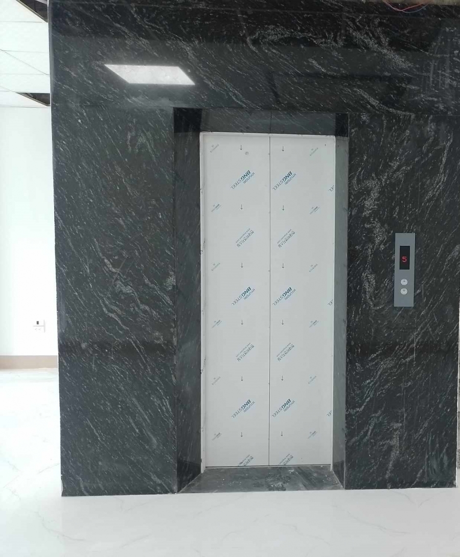 Chính chủ tôi cho thuê nhà hai cửa đi Duy Tân 100m2x 4T vỉa hè 33 Tr