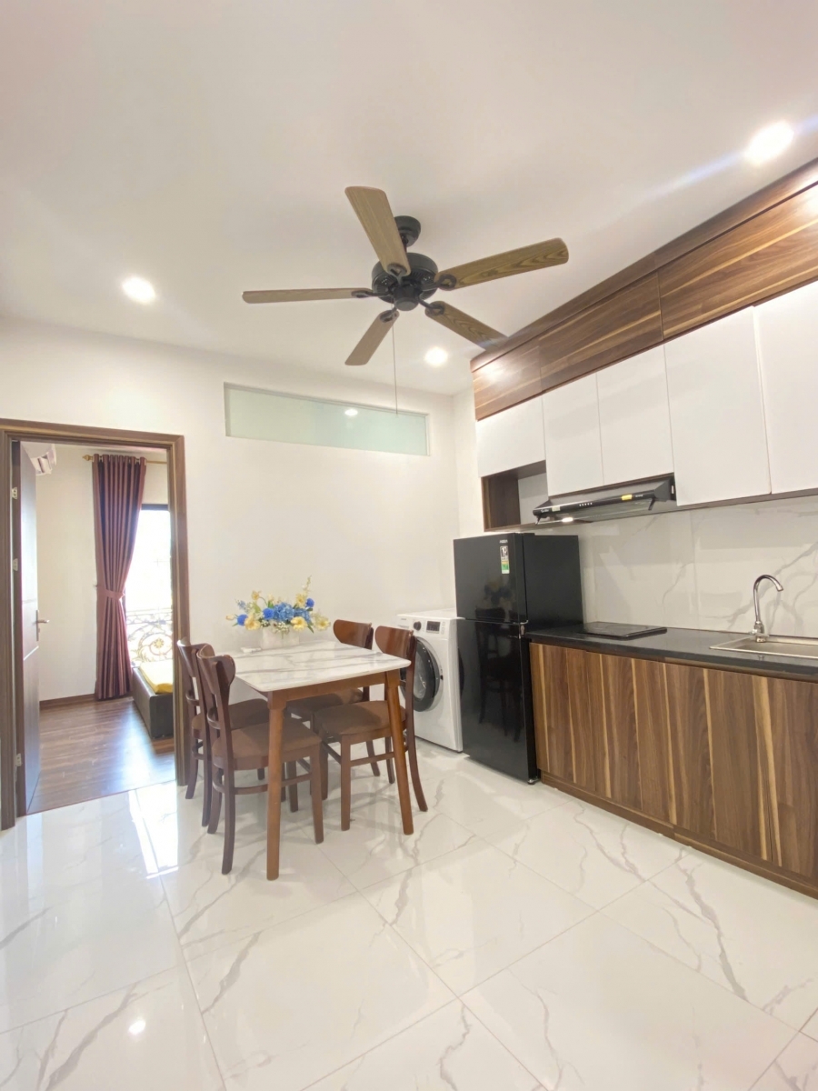 Cho thuê 1pk 1pn Full đồ cực đẹp thoáng ban công tại 98 Thái Hà Đống Đa