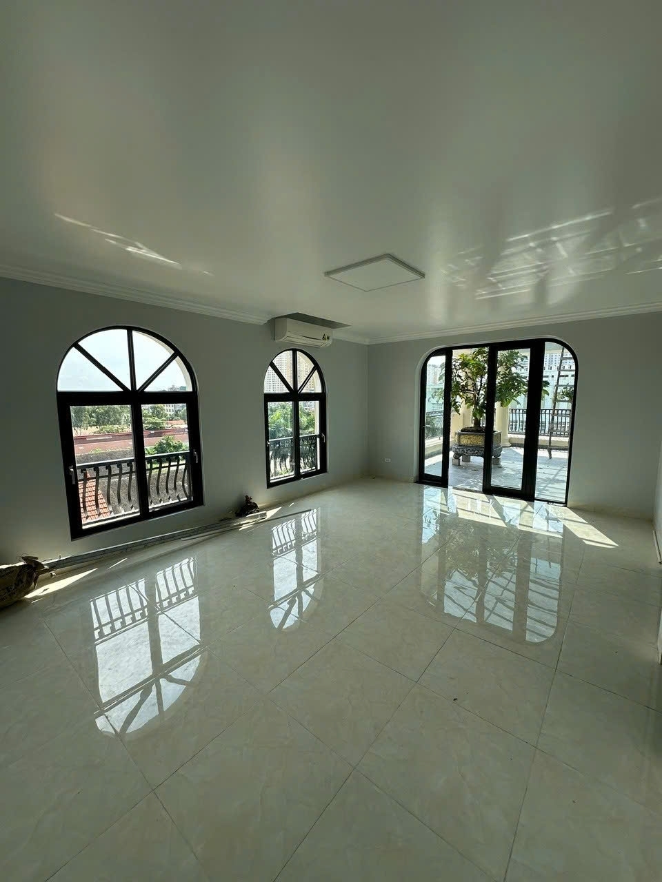 Cho thuê biệt thự liền kề KĐT Cầu Bươu dt 124m2 rộng thênh thang có thể làm văn phòng kinh doanh