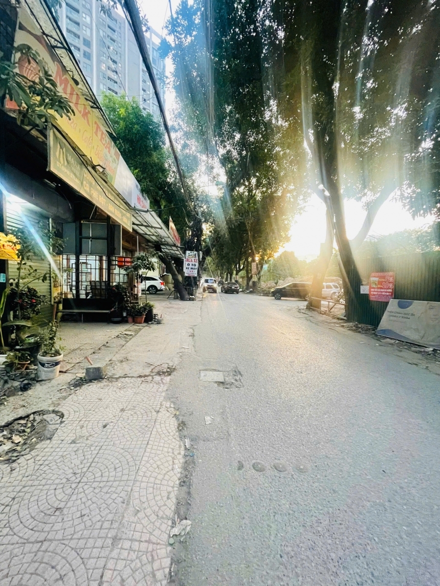 Cho thuê biệt thự nguyên căn – Khuất Duy Tiến300m² – 4 tầng – mặt tiền rộng bề thế 80 triệu