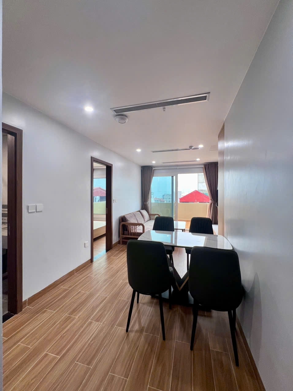CHO THUÊ CĂN HỘ 2N1K FULL NỘI THẤT - Ô TÔ TRÁNH NHAU TRƯỚC NHÀ