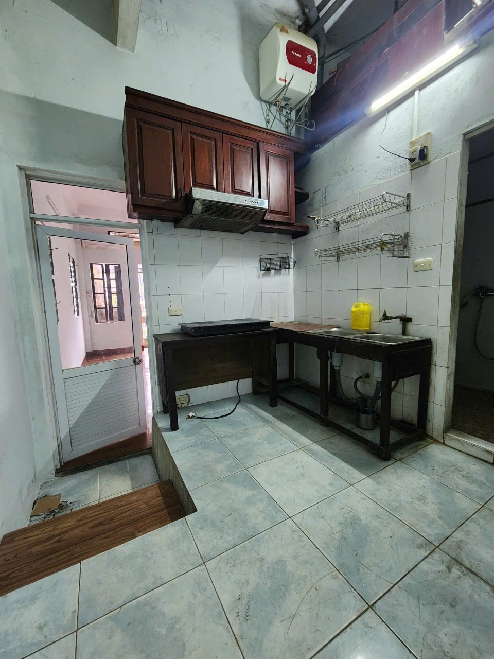 Cho thuê căn hộ tầng 2 Mặt Phố Trương Định 80m2 2 ngủ chỉ 6 Triệu ở gia đình