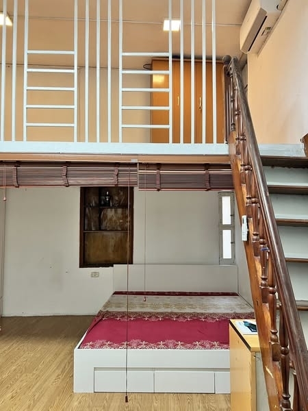 Cho thuê căn hộ tập thể Hàng Quạt 50m² tầng 2 ở gđ 4 em nữ 7 Triệu