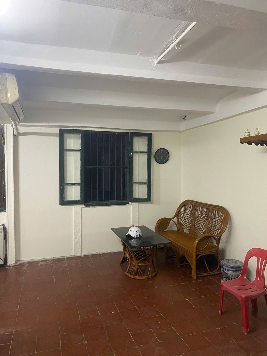 Cho thuê căn hộ Tập thể Phố Cát Linh DTSD 75m2 3 ngủ 7 triệu ở hộ gia đình (có thương lượng)