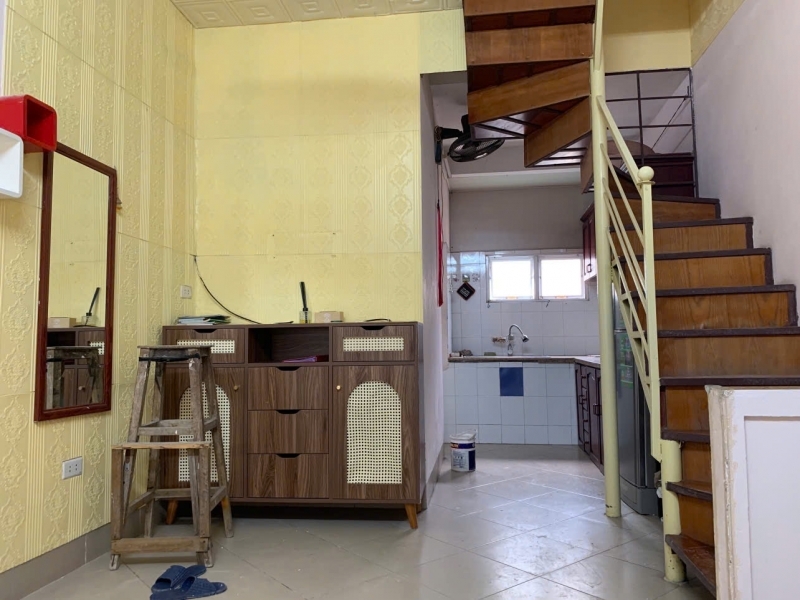 Cho thuê căn hộ TT Tầng 4 26 Phố Nguyên Hồng 75m2 3 ngủ 2 vê sinh 8.5 Triệu/th