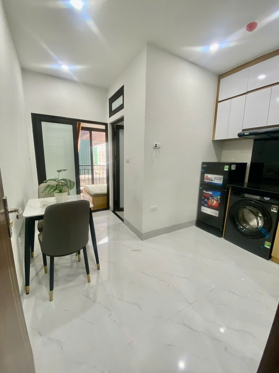 Cho Thuê Ccmn 2 ngủ đẹp thoáng sáng ban công ngõ 113 Thái Thịnh Đống Đa