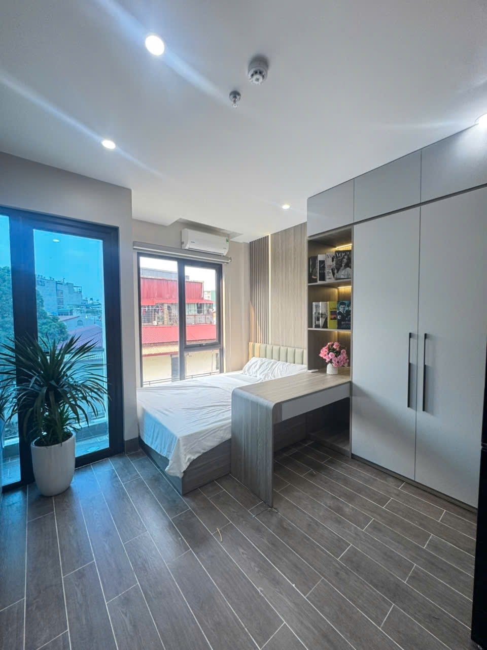 Cho Thuê Ccmn đẹp thoáng sáng ban công mới 100% ngõ 226 Minh Khai Hai Bà Trưng